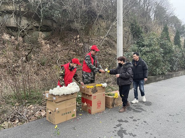 志愿者们|这抹“志愿红”，让岱山这个春节更暖！