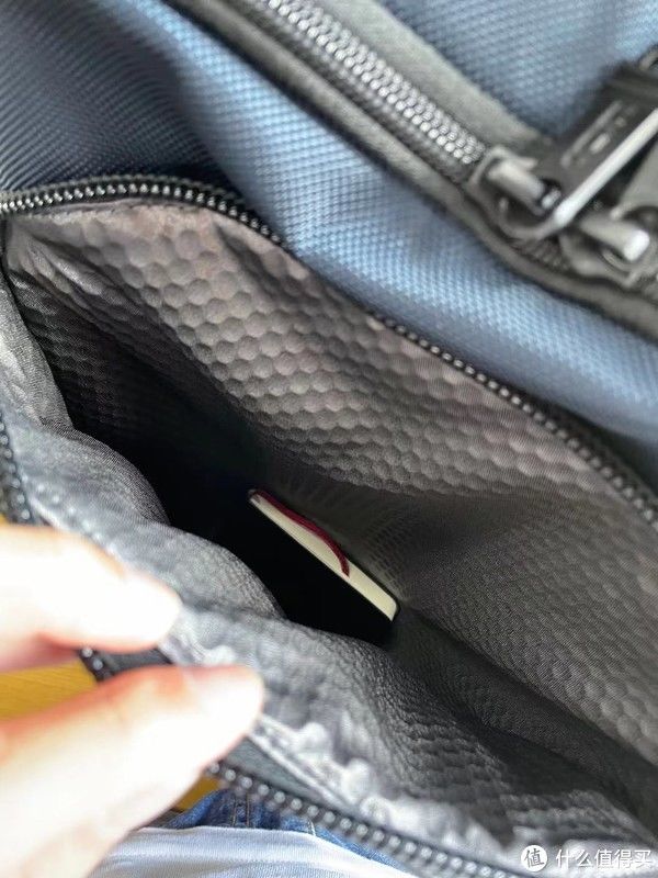 d走下“神坛”的TUMI，Davis双肩包虽然耐用但细节拉跨