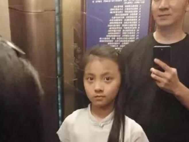 林生斌|再看林生斌朱小贞的全家福,孩子为何跟他一点都不亲,原因很简单