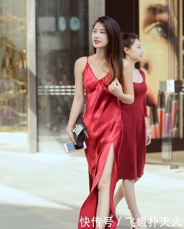 V领修身“连衣裙”,尽显女性身材优势,一身红色穿搭仙气飘飘
