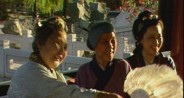 王熙凤|红楼梦中的贾母,极尽富贵和优雅,细看之下,才貌双全最令人嫉妒