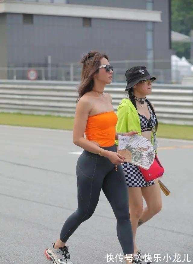 美腿 优雅自信的打底裤随意休闲感十足,凸显修长美腿,气质不凡