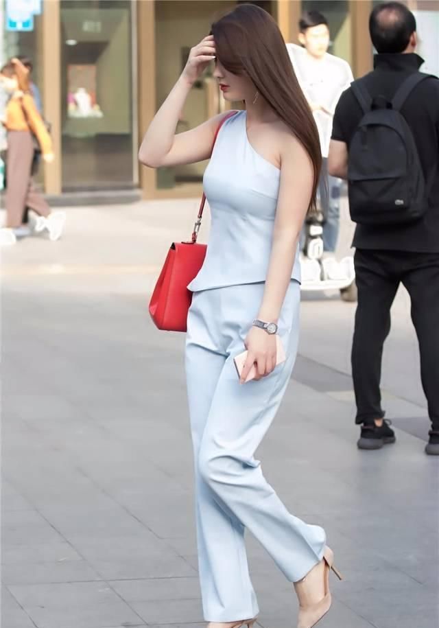 气质|街拍美女如花似玉的气质姐姐,让人神清气爽,心旷神怡