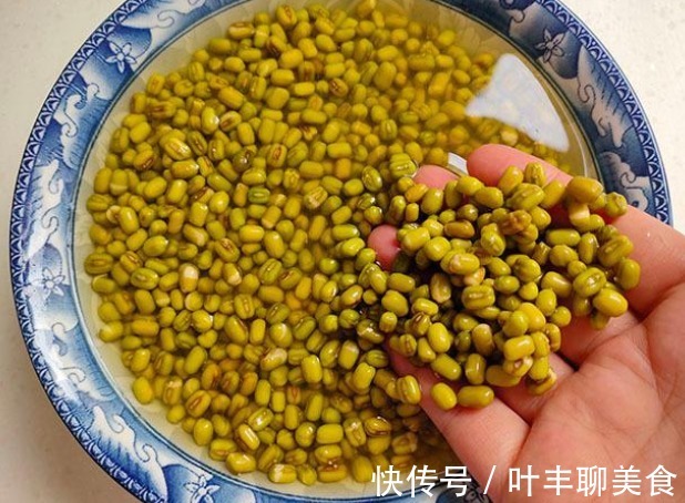 加料|夏天记得多买它吃,泡一泡,加料铺在碗里蒸一蒸,吃着甜糯又清香