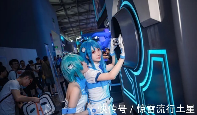 2233娘|98亿天价手办走入现实,2233娘到达现场,粉丝看这Cos可就不困了