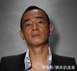 昔日港星风光不在，山鸡哥回归带领众小弟开大排档谋生