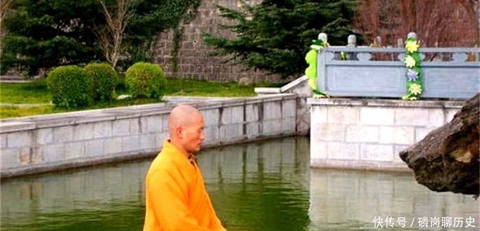 光禅师|禅师坐禅入定,心念化作满屋清水,却被弟子投入石子,结果意外了