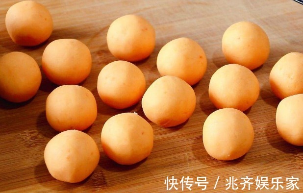 萝卜|炸红薯丸子用糯米粉还是面粉教你正确做法,丸子外酥里软,好吃