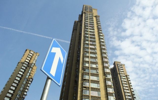 过户|想将房产过户给子女,该生前办还是离世后办差别巨大需早知道