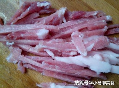 无论炒什么肉,万万不可下锅直接炒,多上这一步,不粘锅更香滑