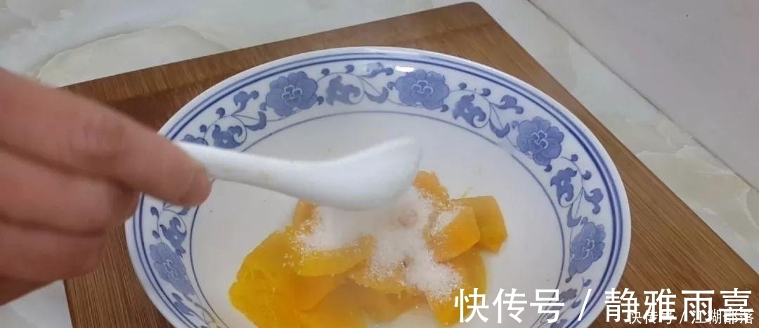 南瓜又出新吃法,不用油炸,比面包馒头做法简单,比南瓜饼还好吃