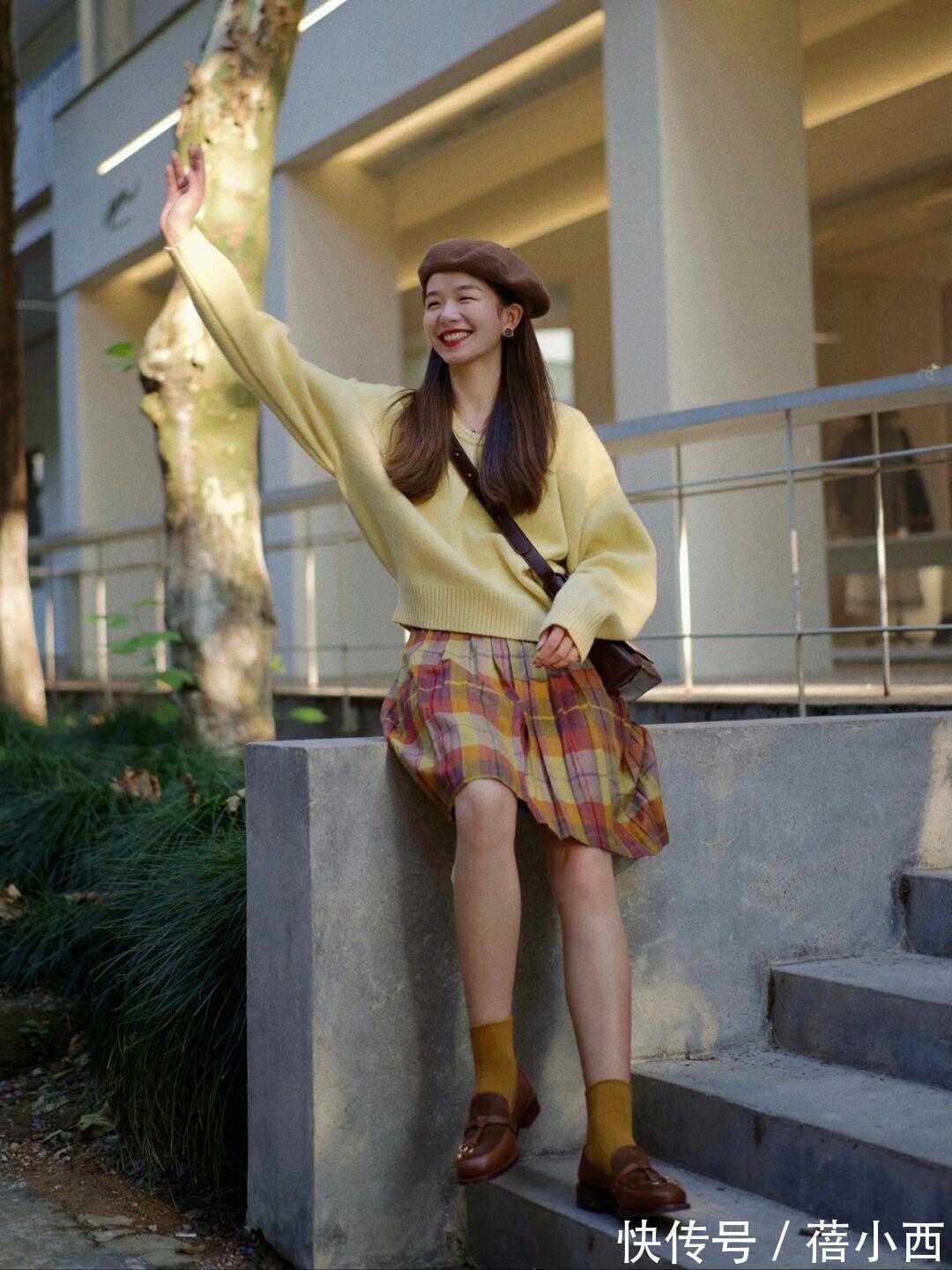 乐福鞋 今年春季火了这3条半身裙,配毛衣和西装都很合适,好看还实用