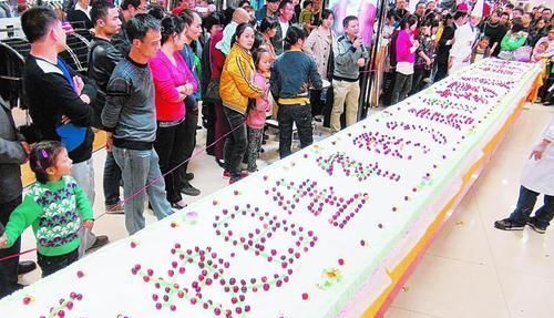 假如请你喝王俊凯家奶茶,需吃下4款蛋糕做交换,粉丝难为我了