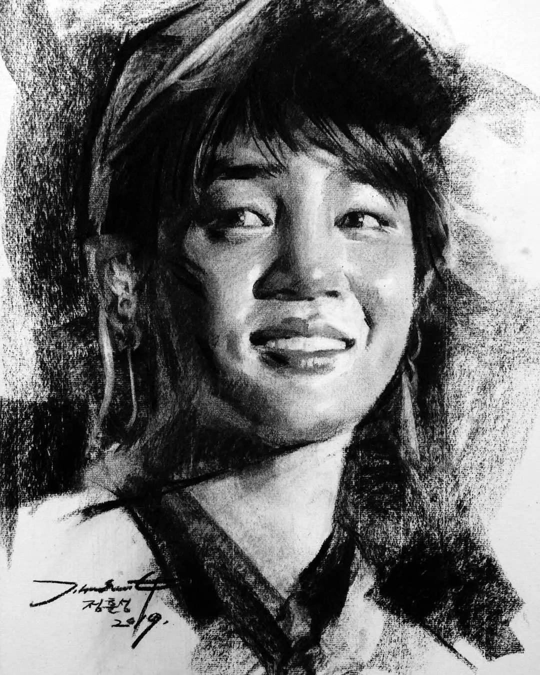 小孩童$画皮画骨难画魂,他用木炭条把肖像画活了