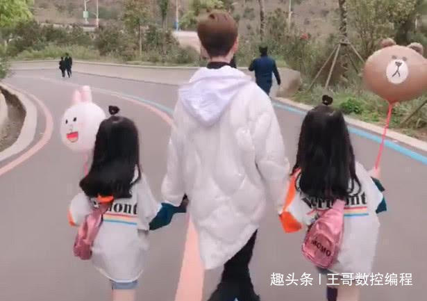 小情人|高富帅版奶爸带双胞胎跳“闺蜜步”火了,这是上辈子拯救了地球