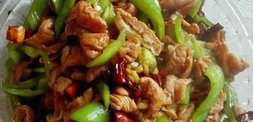 美食推荐：酱香回锅肉，排骨炖宽粉，辣肥肠，凉拌茄子的做法