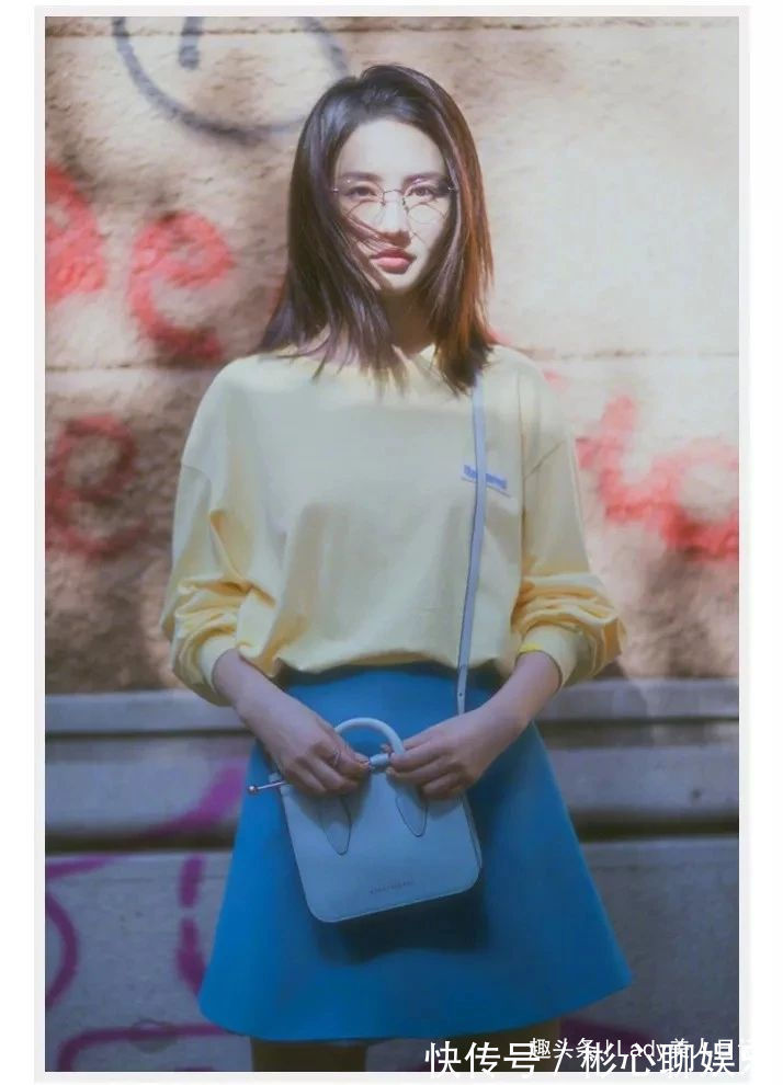 颜色|黄黑皮最显白的穿法,好看到尖叫!浅黄色连衣裙肌肤透亮,绝了