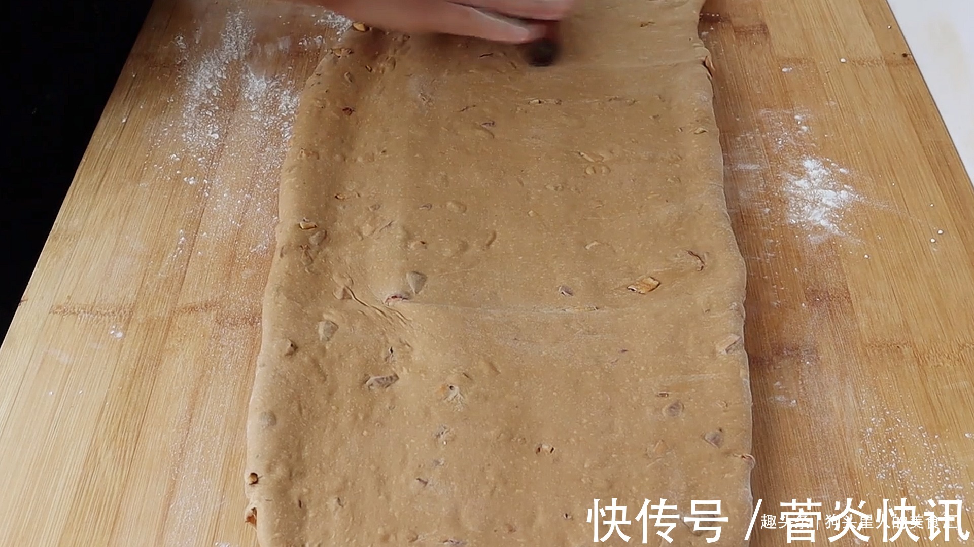 红糖馒头|红糖大枣馒头的正确做法，不用红糖水，个个都开花，香甜又暄软
