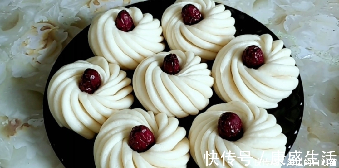 千层枣花馍不用发面，不用一滴油，层层分明，好看好吃