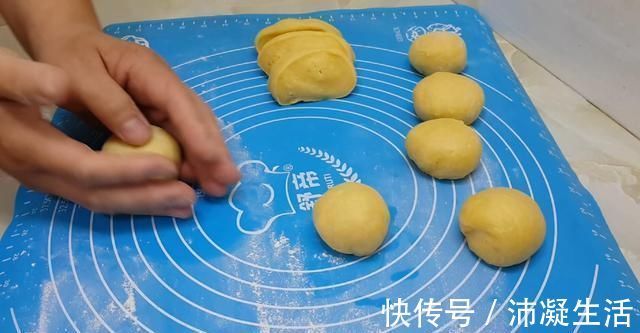 家常|面粉这样做太香了,不用烤不油炸,比吃面包还香,一次8个不够吃