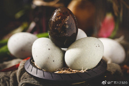 黄丹粉|吃皮蛋真的会慢性中毒吗?