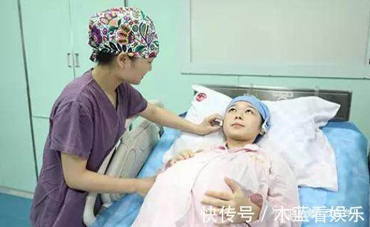 二胎|妈妈生二胎离世,4岁女儿在产房外不肯走,她打开小手医生哭了