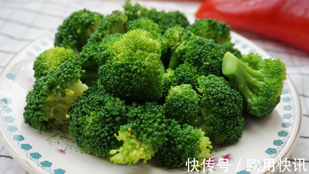 步骤|炒西兰花前,究竟要不要焯水,跟着正确步骤来,鲜嫩清脆特别好吃