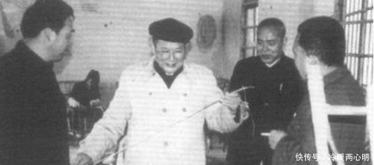 故乡|开国少将回故乡,老头见他后说出一句话,让少将当即上书中央!