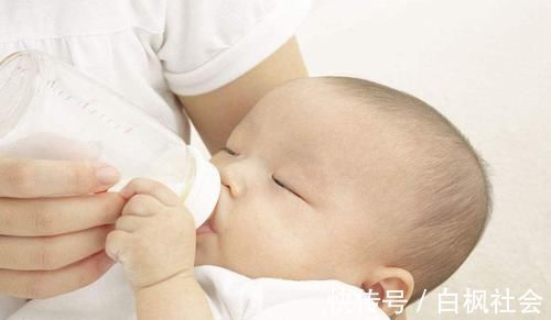 辅食|宝宝到了这个月龄,基本可以告别“夜奶”了,宝妈早知道早准备