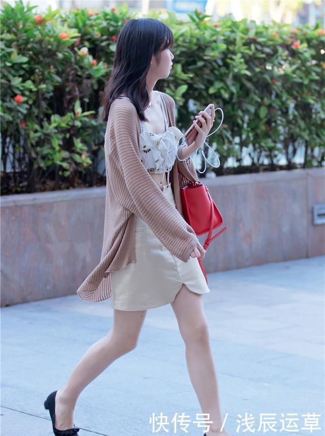 清纯女生|路人街拍,清纯的抹胸美女,赏心悦目甜美动人