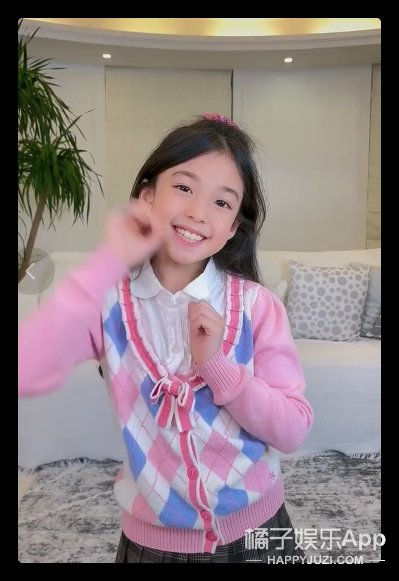 还记得《爸爸去哪儿》的小泡芙吗？长大后的她也是甜妹？