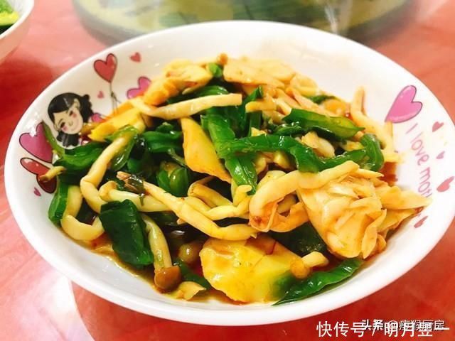 媳妇临产,岳母来家陪护,老妈做了12菜1汤招待,大家看看怎么样