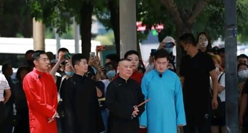 郭德綱|德云社團(tuán)綜《德云斗笑社》第二季錄制,師娘王惠現(xiàn)身,舉動(dòng)暖心