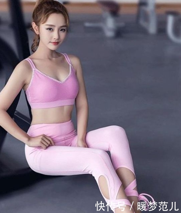 可爱迷人的紧身打底裤小姐姐,透露出青春朝气,可爱不能档!