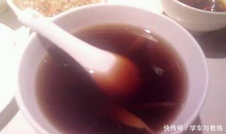 输给|海底捞董事长我做了那么多亲情化举动,却输给一个吧台小姑娘