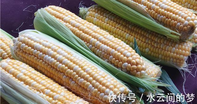 清香|8月吃鲜玉米正当时，打入2个鸡蛋，不炒不煮，蓬松暄软又清香