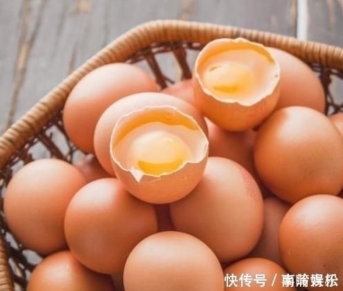 蒸鸡蛋|买鸡蛋,白壳红壳哪个好?养鸡大妈说出答案,告诉家人别花冤枉钱