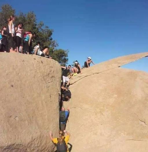 全球最“有欺骗性”的石头，看起来像悬在半空，实际却是角度问题