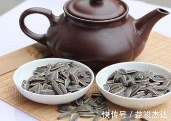 健康|常年失眠是一种病，你知道吗？8款食物让你快速入眠，健康不起夜