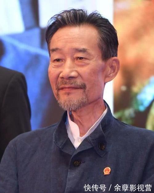 艺术|李雪健饰演《水浒传》中宋江,现场写书法,网友:书法达到艺术美