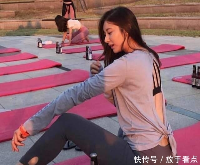 打底裤有一个寓意,寓意着健康,开朗活泼的女生