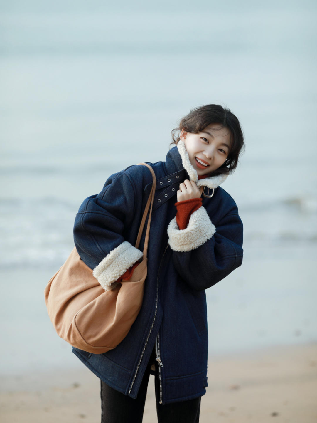 连衣裙|矮个子女生可以多穿“羊羔绒外套”,不仅可爱还保暖,简约不挑人