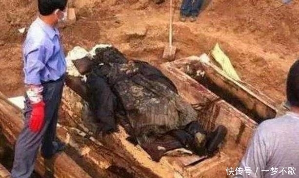 人员|李莲英墓被发掘,考古人员打开棺木,发现李莲英并非病死