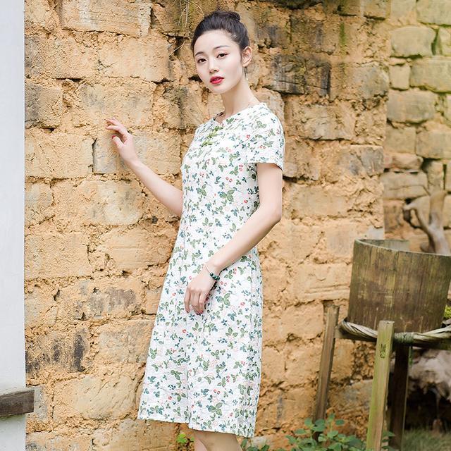 真丝 穿着旗袍的东方佳人,拥有倾城之美,亦是所有男人的穿肠毒药