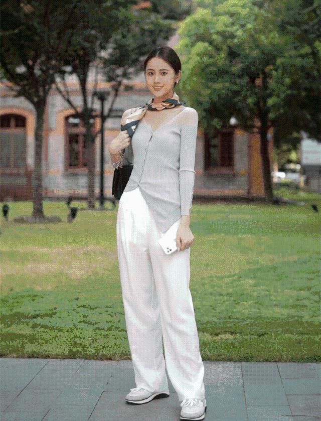 紧身裤|“小白裤”怎么穿不普通？学会这几个搭配思路