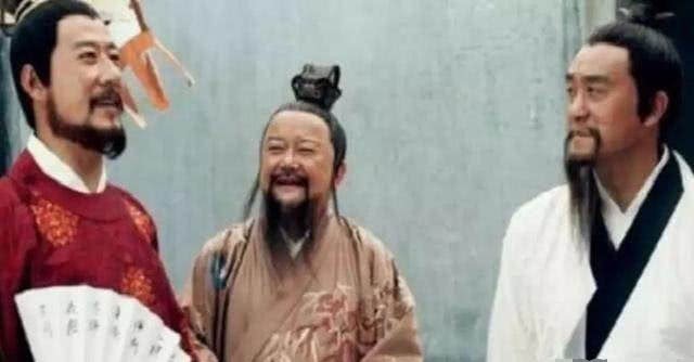 刘伯温|朱元璋正准备向龙椅跪下磕头,刘伯温直接一脚踢翻,造就了一个千古一帝!