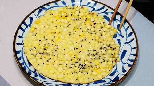 好吃|玉米别煮着吃了,煎一煎做成玉米烙,好吃又营养,大小朋友都喜欢