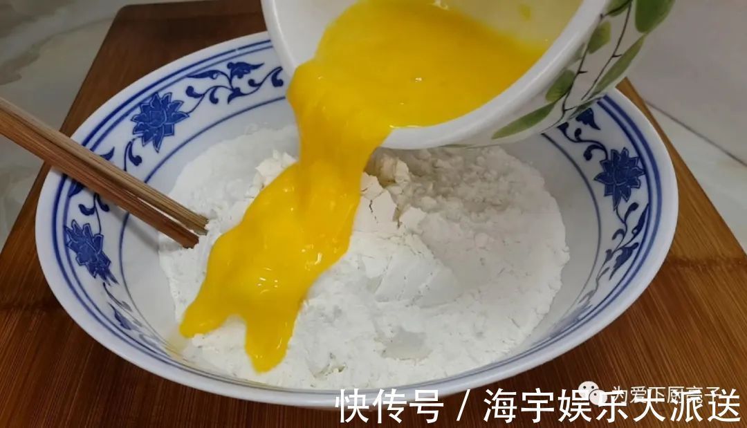 零食|孩子想吃零食不用买,擀一擀切一切,出锅比麻花都好吃,太香了