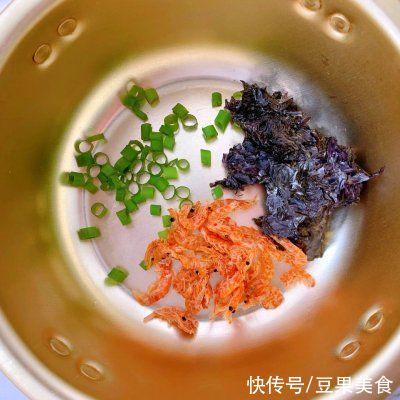 紫菜|10分钟快手早餐，鲜美的紫菜汤面