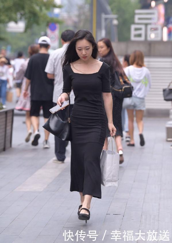 穿长裙的小姐姐自带仙气，性感又优雅，身材曲线更迷人